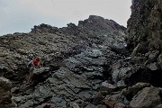 15 Su per l'erto roccioso canalino